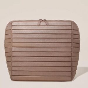 Parallelle The Large Bronze Traveller